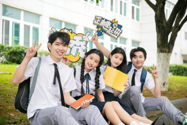 ���ݰ�����ѧ�νӿγ���ѵѧУ